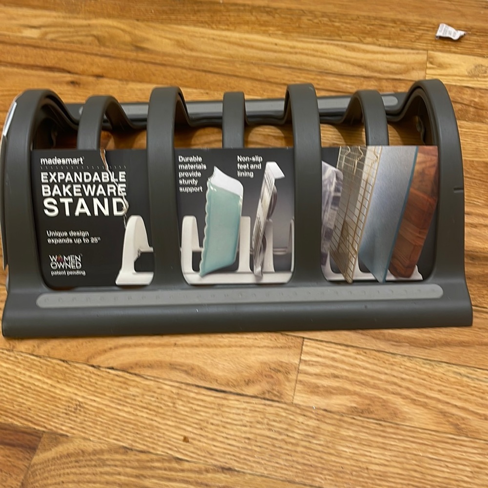 Expandable bekeware stand